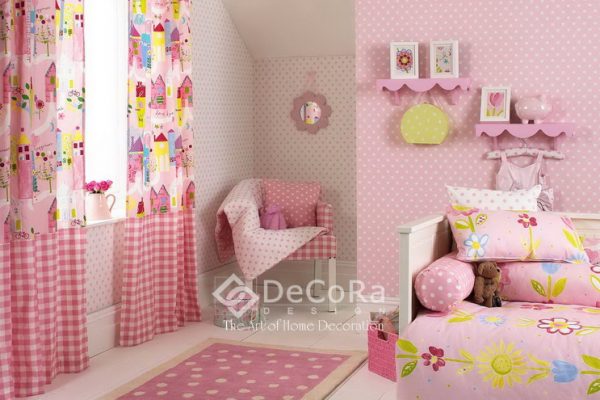 LPTT001-perdele-copii-fete-roz-galben-carouri-desene-perne-decorative-covor-buline-tapet